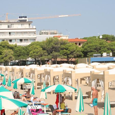 Hotel Ambra Lignano Sabbiadoro Exterior foto