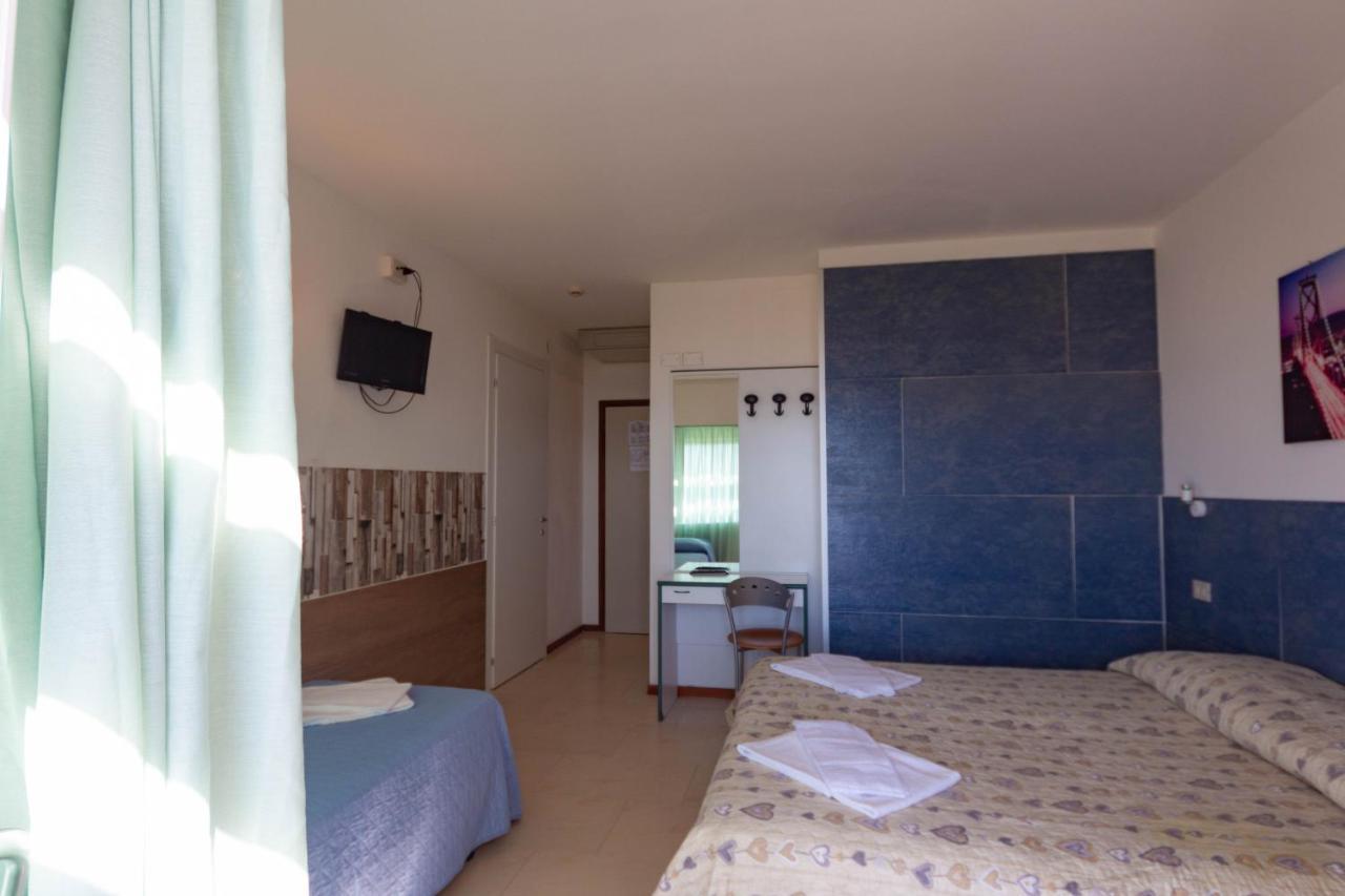 Hotel Ambra Lignano Sabbiadoro Exterior foto