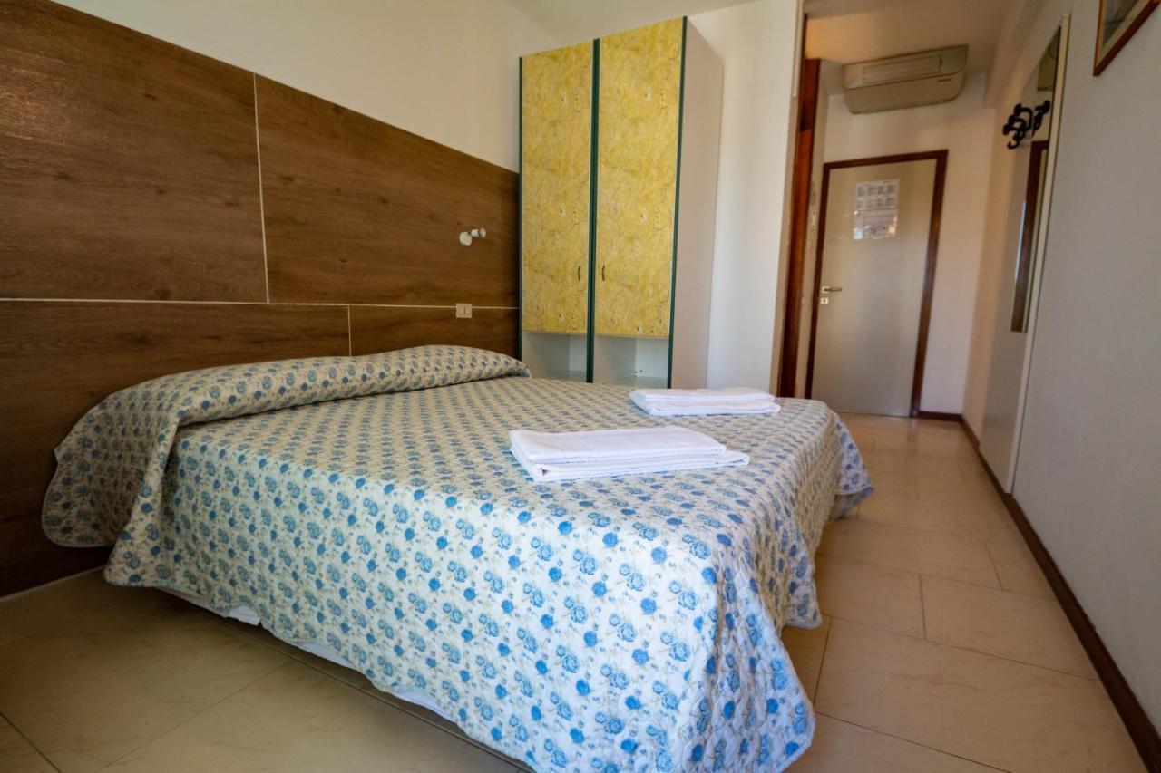 Hotel Ambra Lignano Sabbiadoro Exterior foto