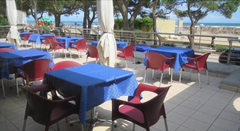 Hotel Ambra Lignano Sabbiadoro Exterior foto