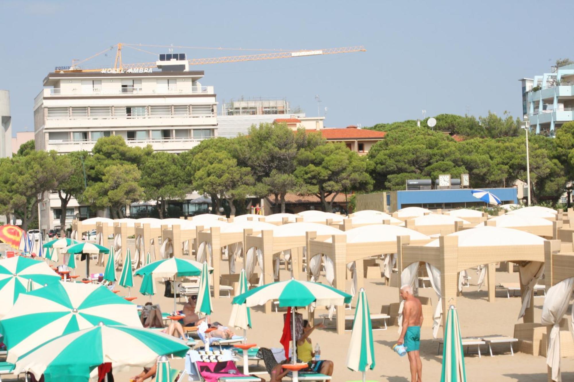 Hotel Ambra Lignano Sabbiadoro Exterior foto