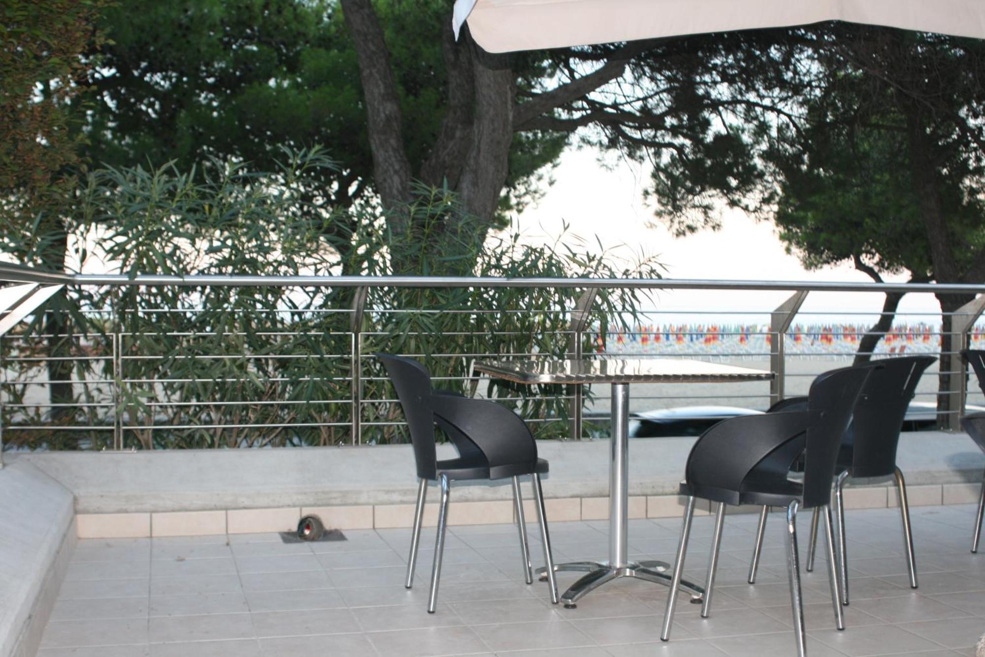 Hotel Ambra Lignano Sabbiadoro Exterior foto