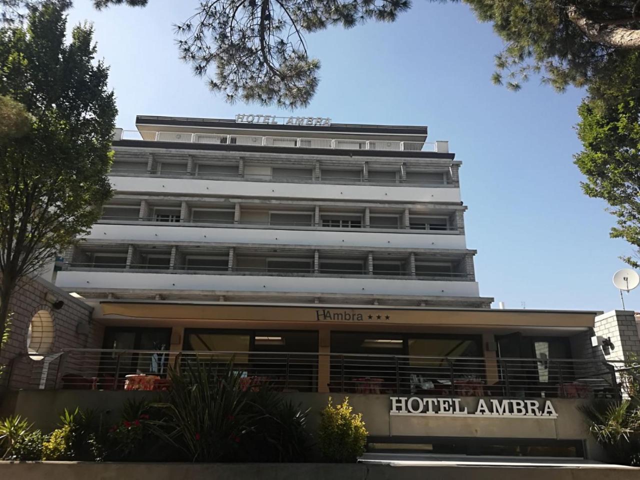 Hotel Ambra Lignano Sabbiadoro Exterior foto