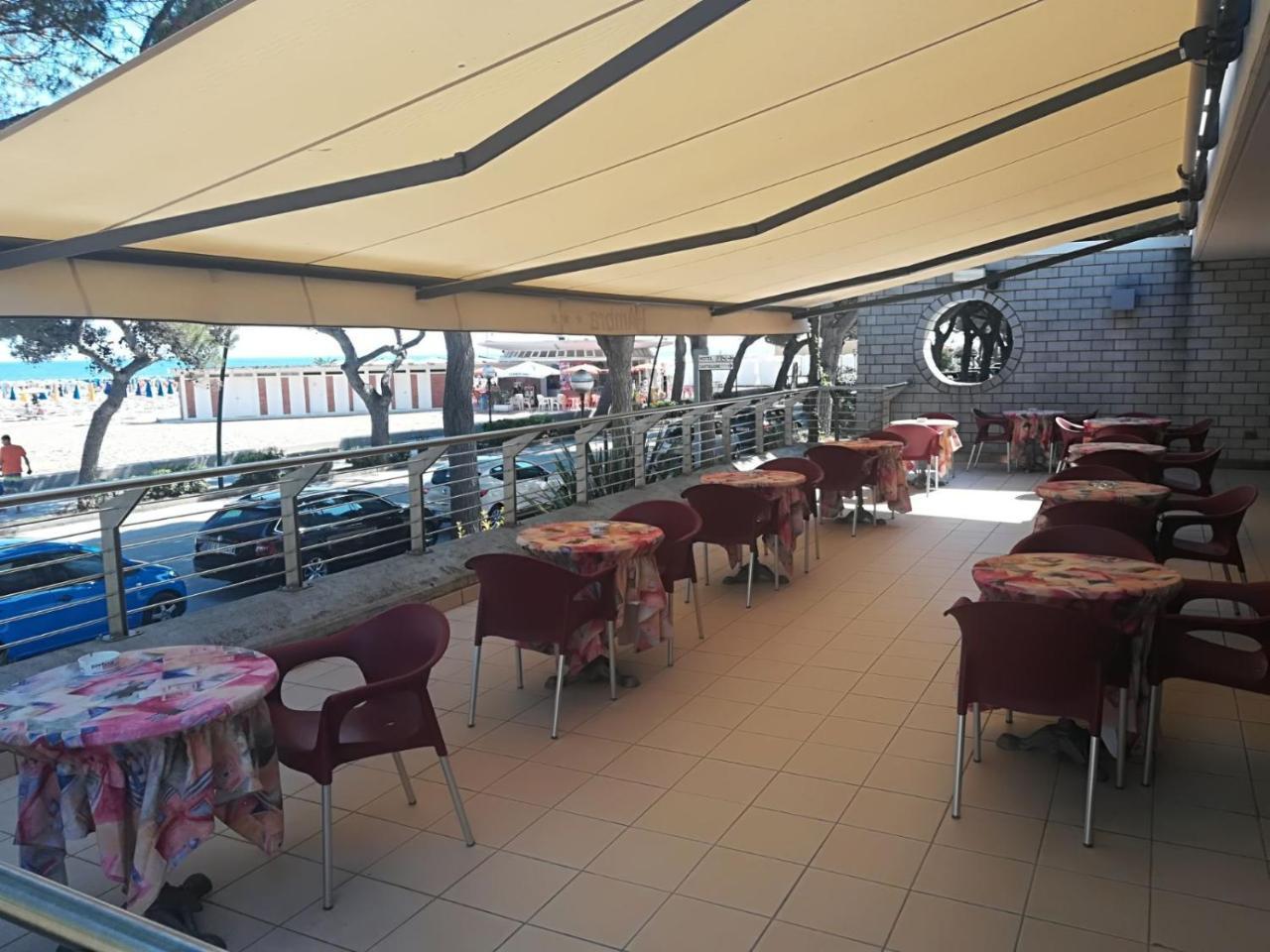 Hotel Ambra Lignano Sabbiadoro Exterior foto