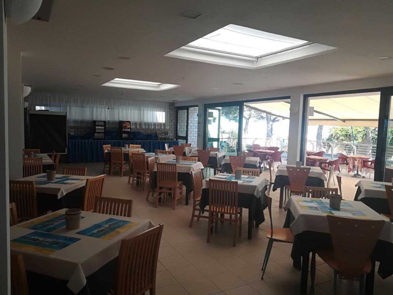 Hotel Ambra Lignano Sabbiadoro Exterior foto