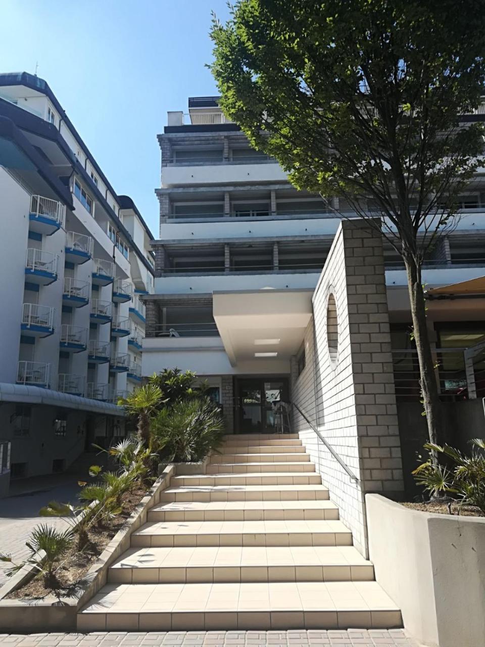 Hotel Ambra Lignano Sabbiadoro Exterior foto